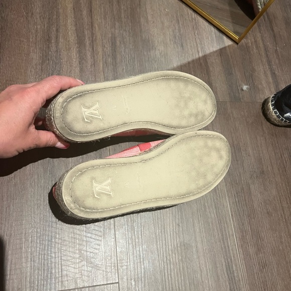 LV Shoes size 37 but undersized better 36 size good condition - Picture 4 of 7